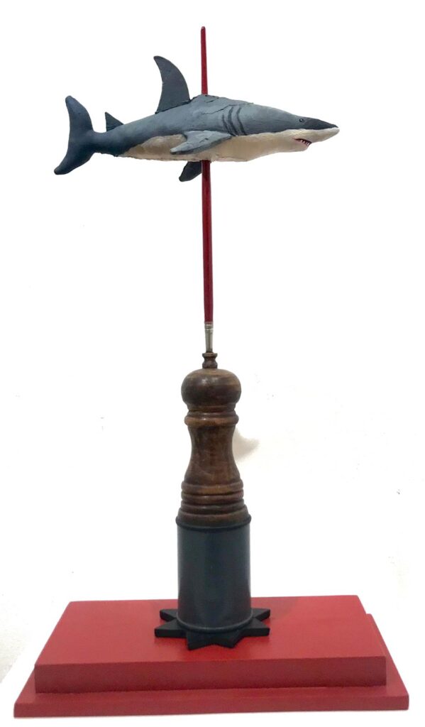 El tiburón pararrayos – técnica mixta – 48 x 25 x 12,5 cm